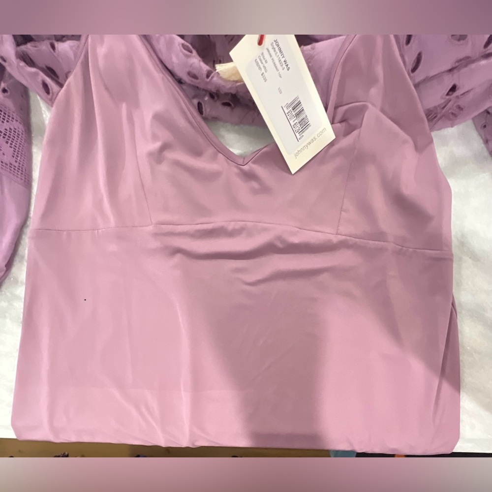Johnny Was NWT
JANINE PEASANT TOP w/ Cami
Sz M
Length 25”
P2P 20” - Picture 5 of 6
